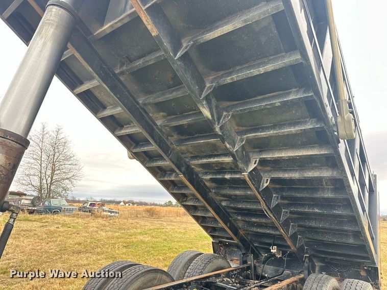 image for item EJ5268 2006 Sterling A9500 dump truck