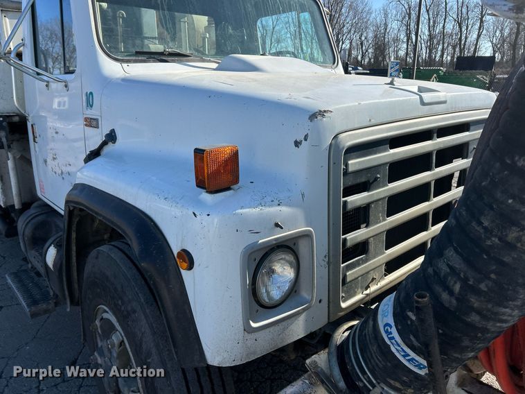 image for item EK2562 1988 International 1954 sewer jetter truck