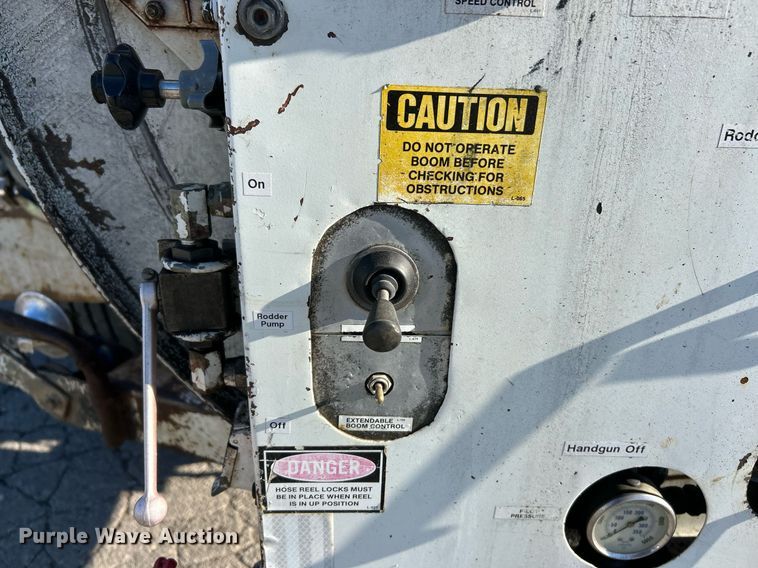 image for item EK2562 1988 International 1954 sewer jetter truck