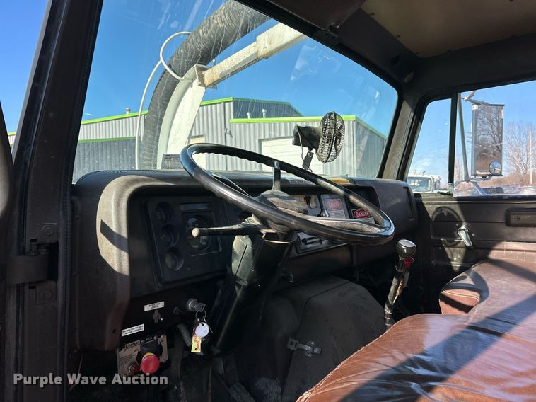 image for item EK2562 1988 International 1954 sewer jetter truck