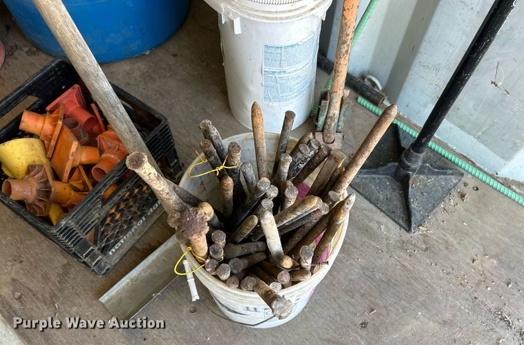 image for item EK2577 Shipping container with concrete tools