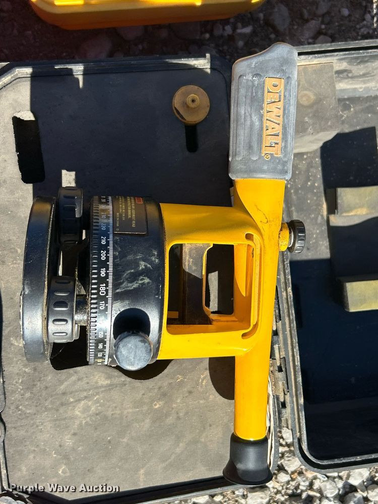 image for item EK2577 Shipping container with concrete tools