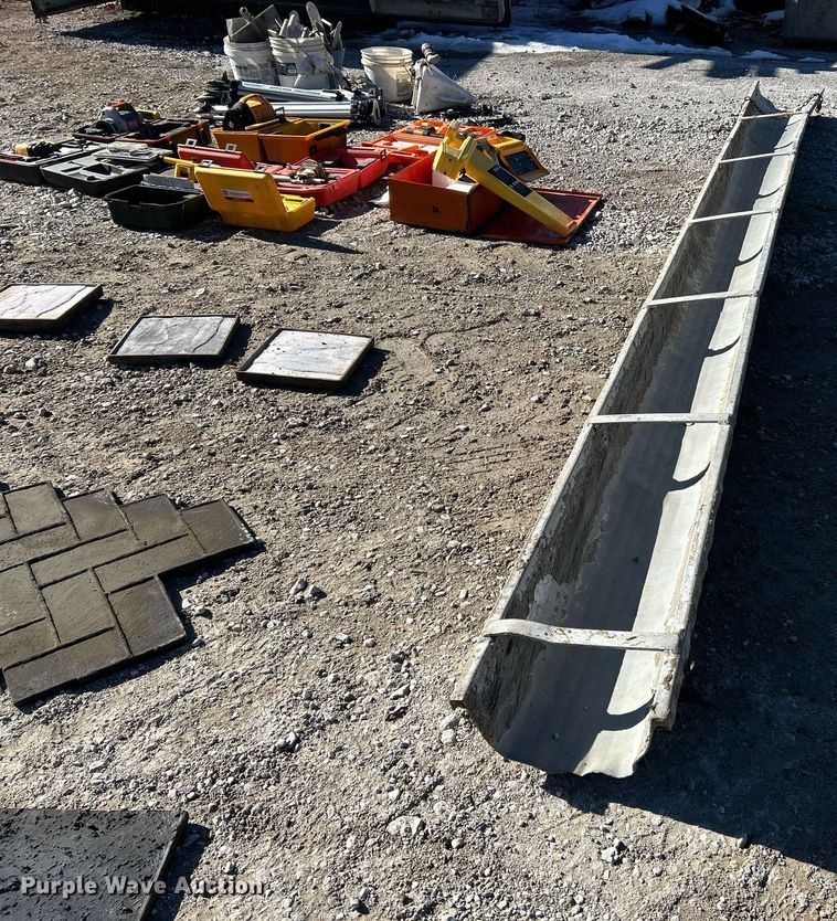 image for item EK2577 Shipping container with concrete tools