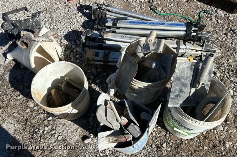 image for item EK2577 Shipping container with concrete tools