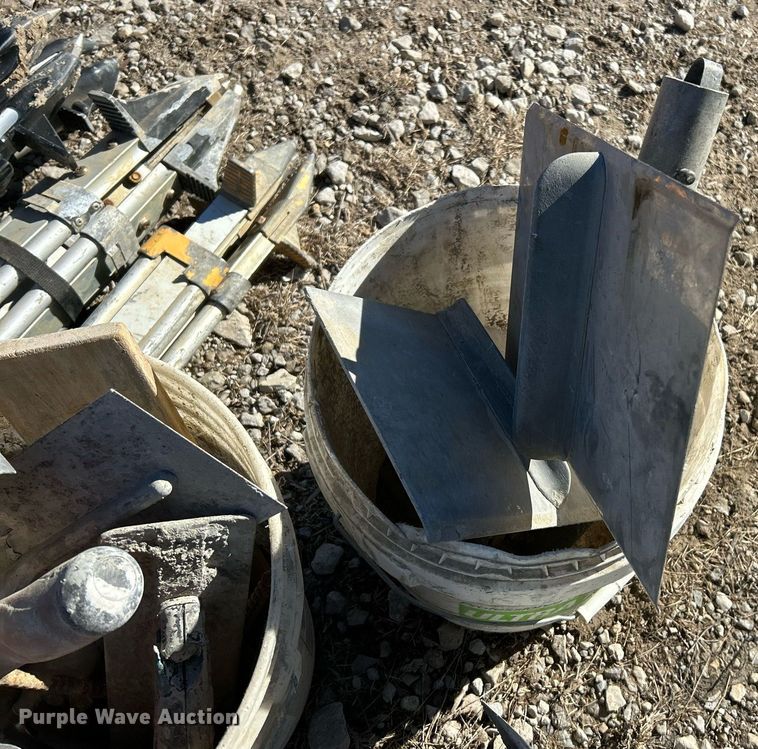 image for item EK2577 Shipping container with concrete tools