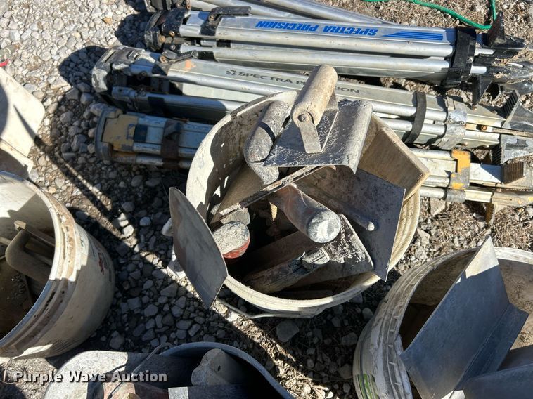 image for item EK2577 Shipping container with concrete tools