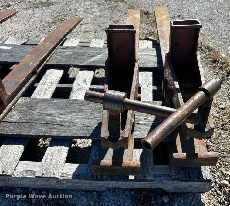 image for item EK2583 Forklift attachments