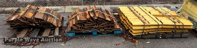 image for item EK2591 Caterpillar grouser pads