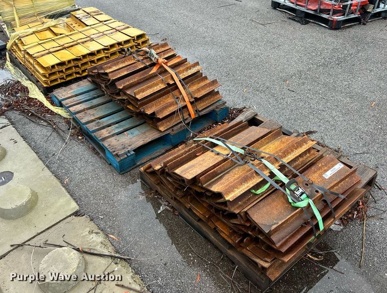 image for item EK2591 Caterpillar grouser pads