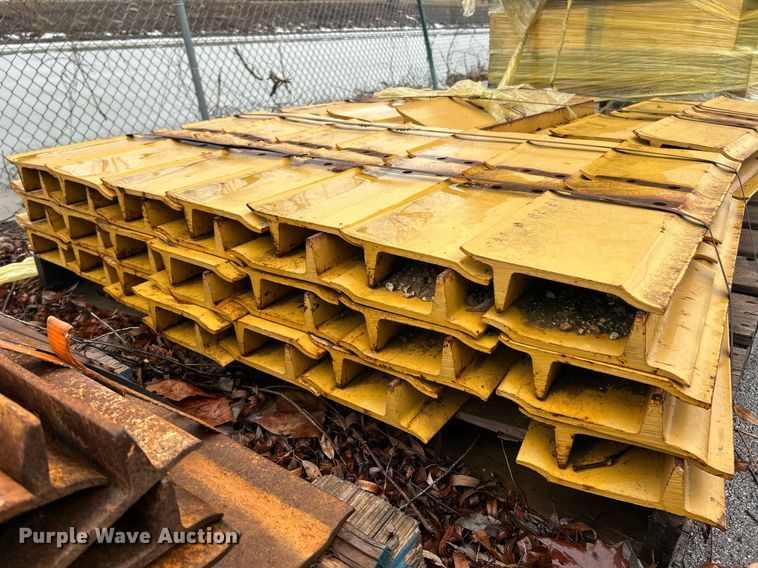 image for item EK2591 Caterpillar grouser pads