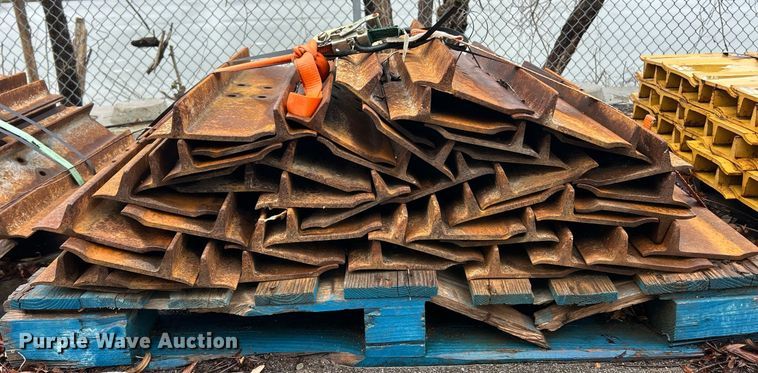 image for item EK2591 Caterpillar grouser pads