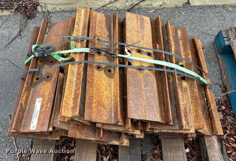 image for item EK2591 Caterpillar grouser pads