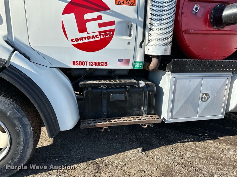 image for item EN2561 1997 Ford Louisville  sewer jetter truck