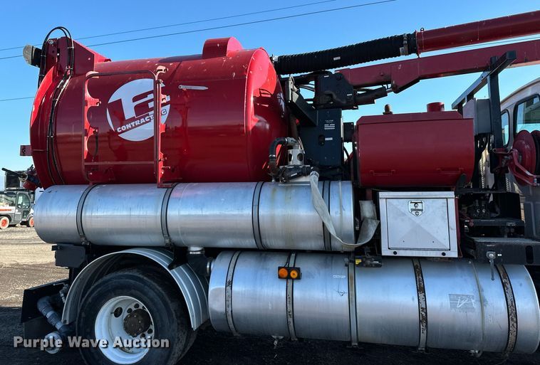 image for item EN2561 1997 Ford Louisville  sewer jetter truck