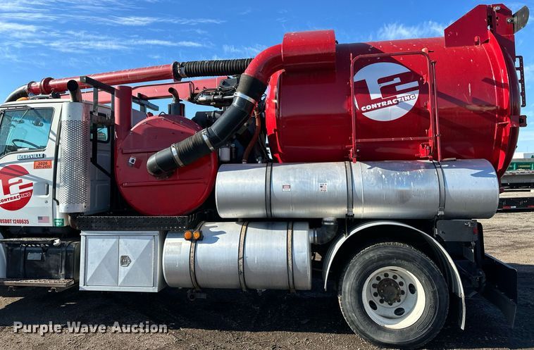 image for item EN2561 1997 Ford Louisville  sewer jetter truck