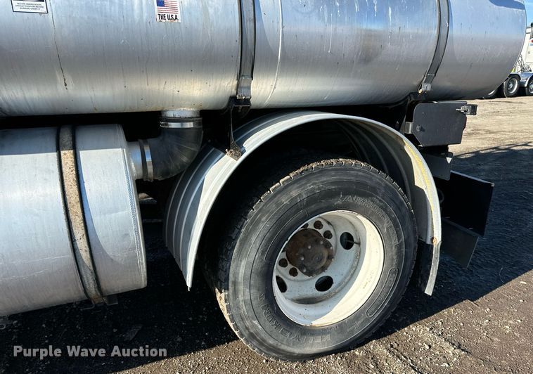 image for item EN2561 1997 Ford Louisville  sewer jetter truck