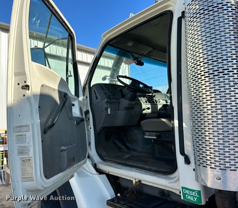 image for item EN2561 1997 Ford Louisville  sewer jetter truck