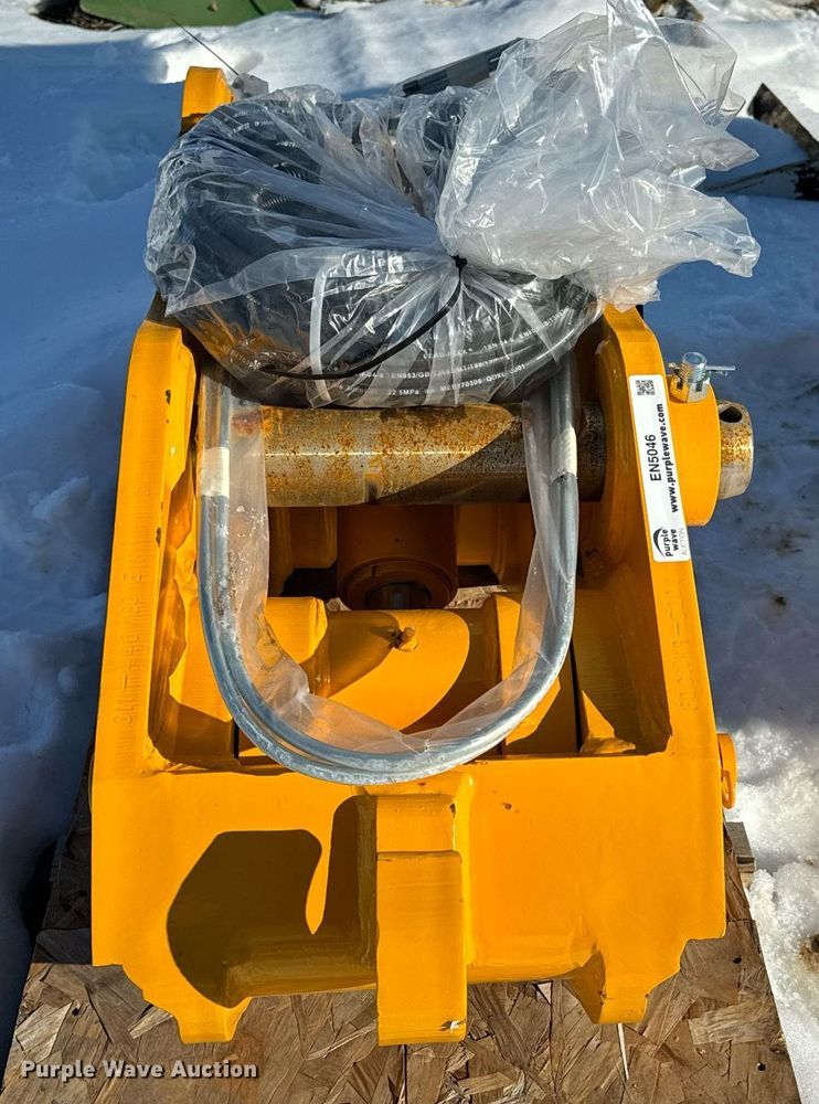 image for item EN5046 Teran TQC320B hydraulic quick coupler