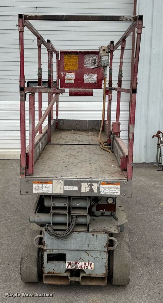 image for item EN5090 1997 Mayville 2033 scissor lift