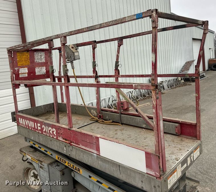 image for item EN5090 1997 Mayville 2033 scissor lift