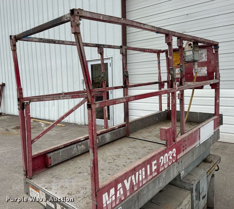 image for item EN5090 1997 Mayville 2033 scissor lift
