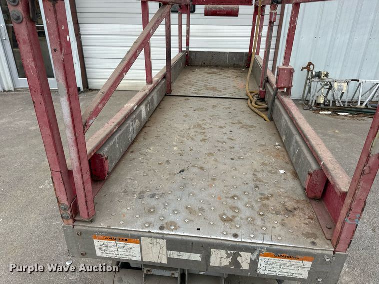 image for item EN5090 1997 Mayville 2033 scissor lift