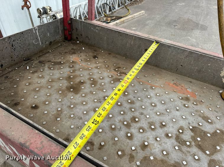 image for item EN5090 1997 Mayville 2033 scissor lift