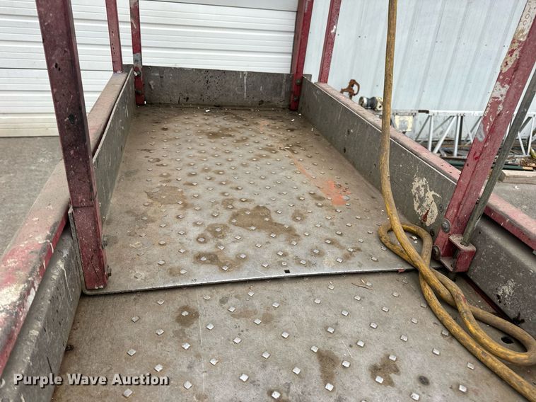 image for item EN5090 1997 Mayville 2033 scissor lift