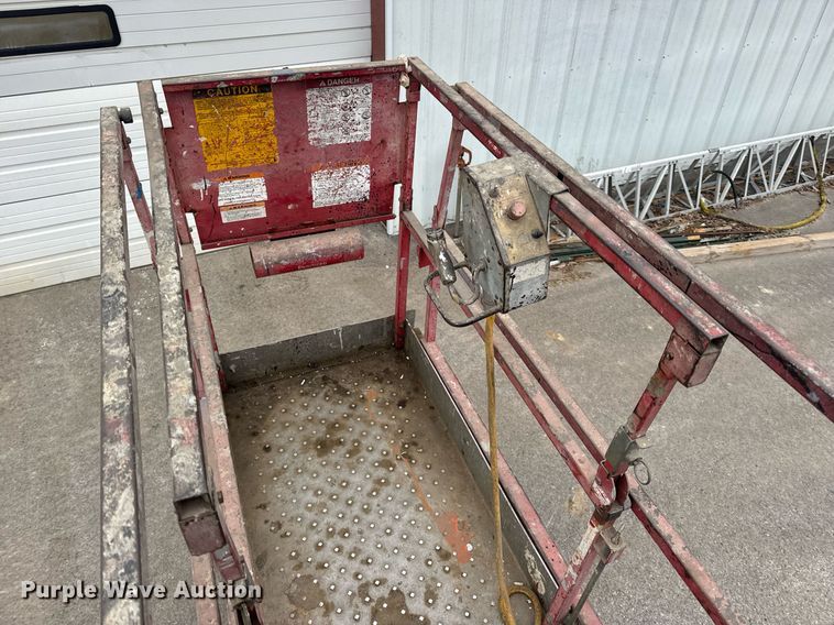 image for item EN5090 1997 Mayville 2033 scissor lift