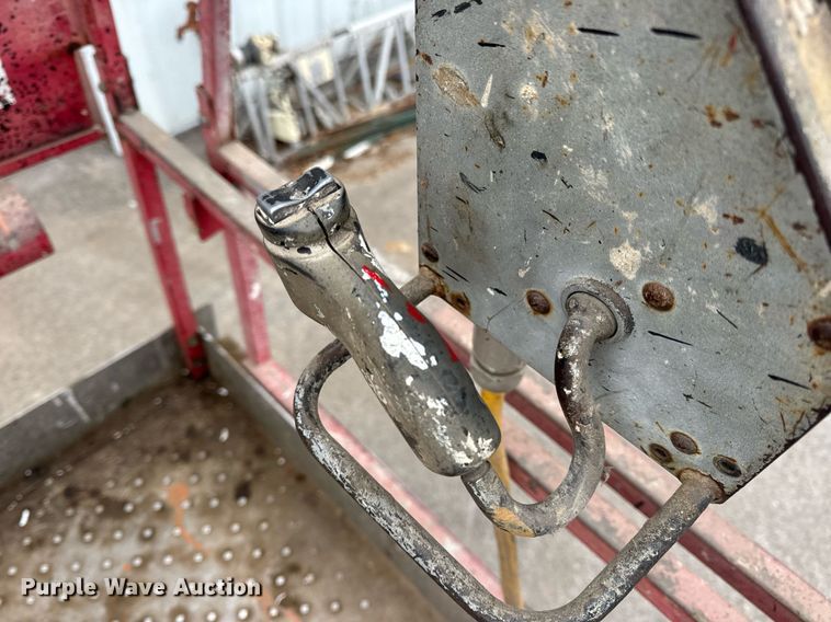 image for item EN5090 1997 Mayville 2033 scissor lift