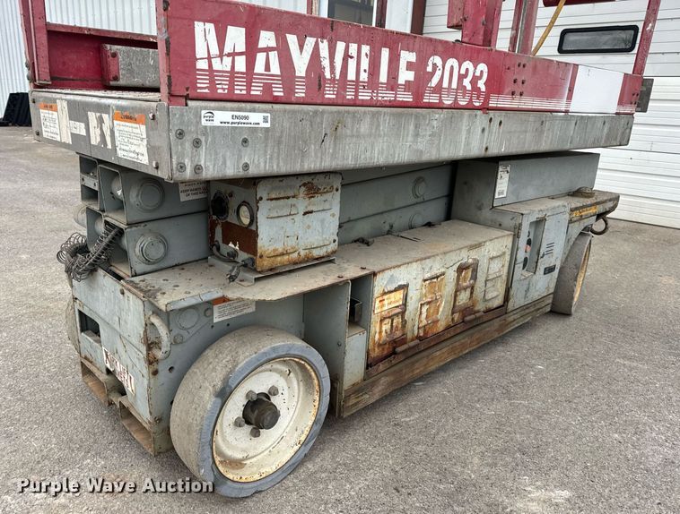 image for item EN5090 1997 Mayville 2033 scissor lift