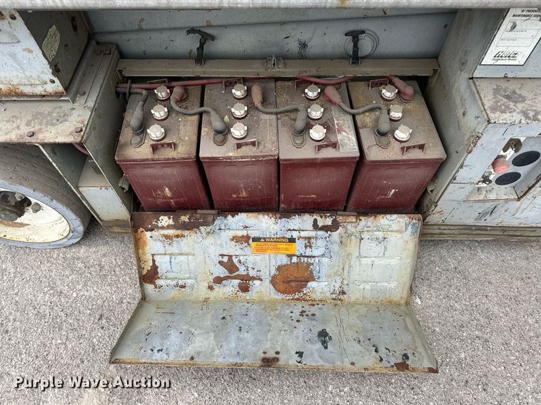 image for item EN5090 1997 Mayville 2033 scissor lift