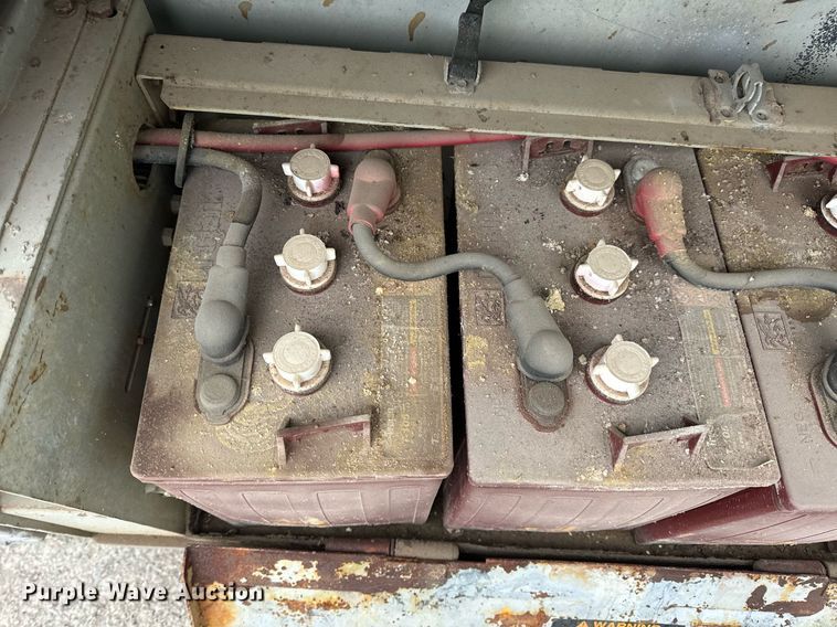 image for item EN5090 1997 Mayville 2033 scissor lift