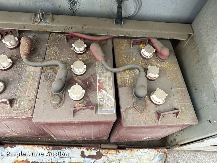 image for item EN5090 1997 Mayville 2033 scissor lift