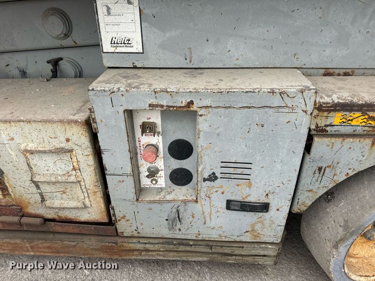 image for item EN5090 1997 Mayville 2033 scissor lift