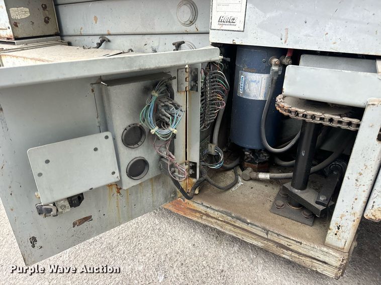 image for item EN5090 1997 Mayville 2033 scissor lift