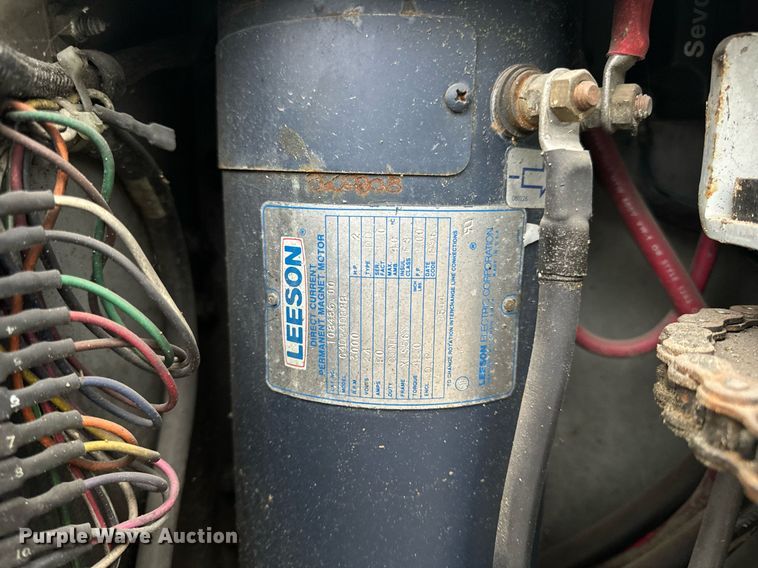 image for item EN5090 1997 Mayville 2033 scissor lift