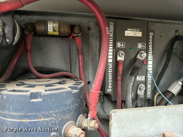 image for item EN5090 1997 Mayville 2033 scissor lift