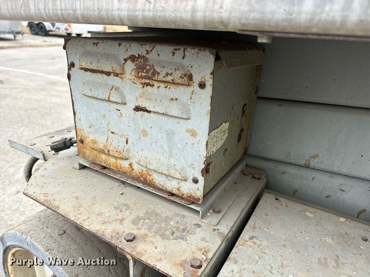 image for item EN5090 1997 Mayville 2033 scissor lift