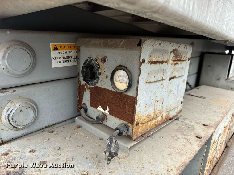 image for item EN5090 1997 Mayville 2033 scissor lift