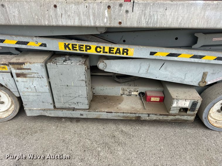 image for item EN5090 1997 Mayville 2033 scissor lift