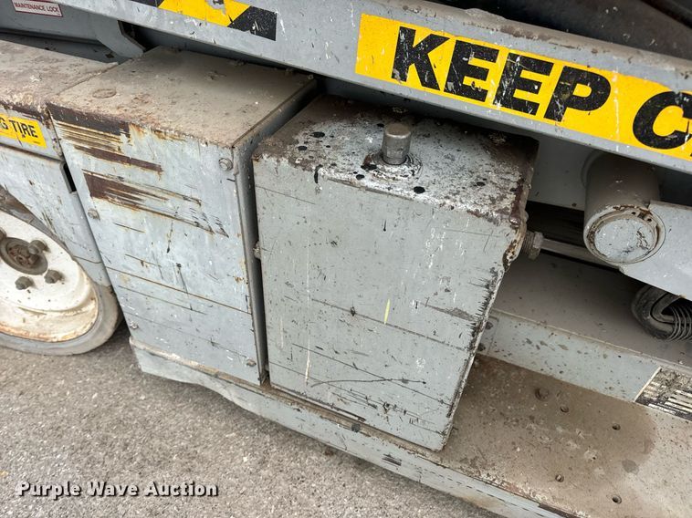 image for item EN5090 1997 Mayville 2033 scissor lift