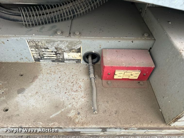 image for item EN5090 1997 Mayville 2033 scissor lift