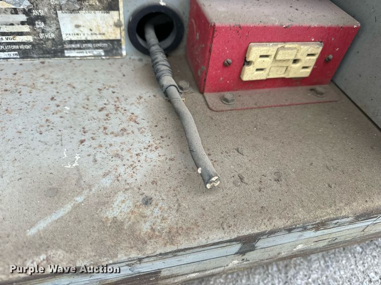 image for item EN5090 1997 Mayville 2033 scissor lift