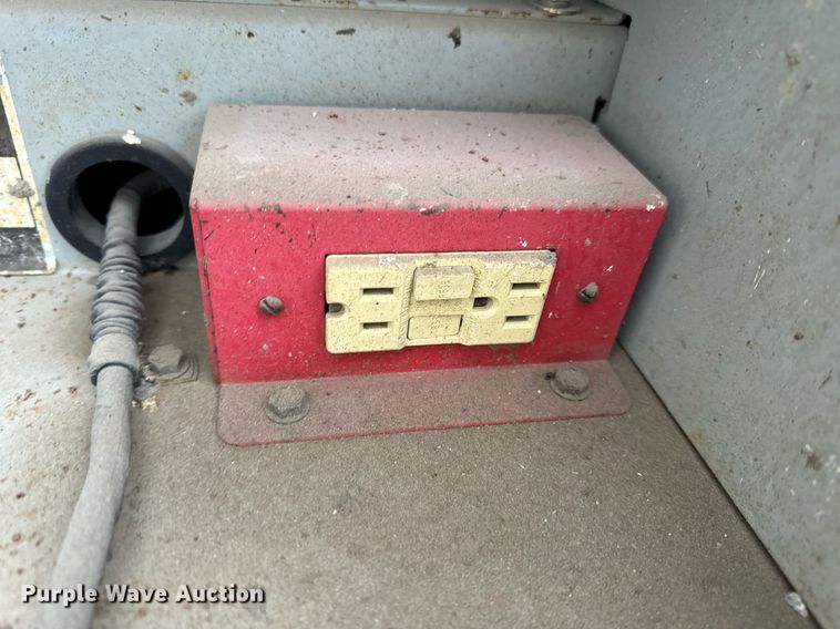 image for item EN5090 1997 Mayville 2033 scissor lift