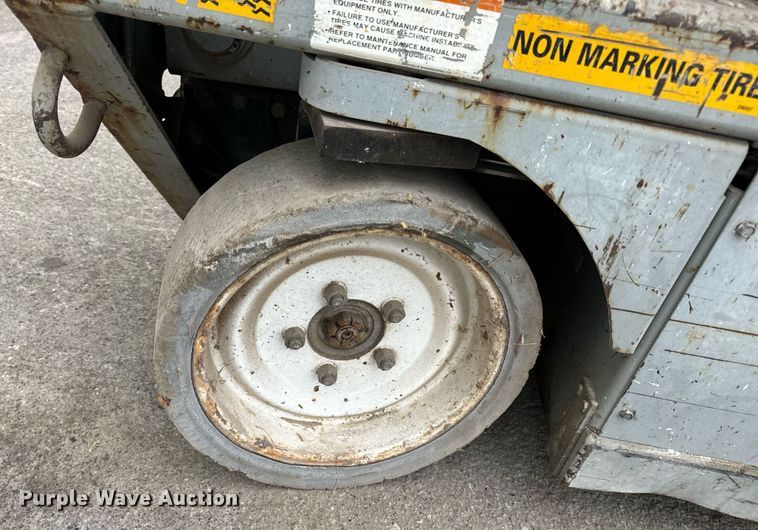 image for item EN5090 1997 Mayville 2033 scissor lift