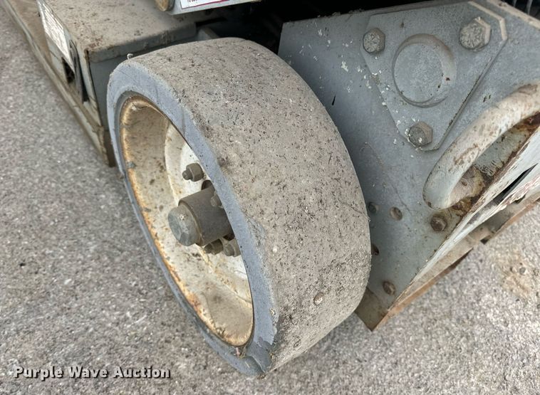 image for item EN5090 1997 Mayville 2033 scissor lift