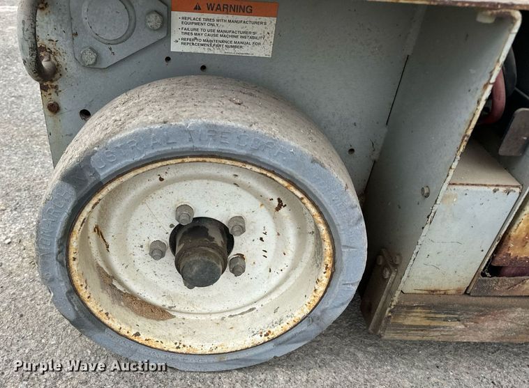 image for item EN5090 1997 Mayville 2033 scissor lift