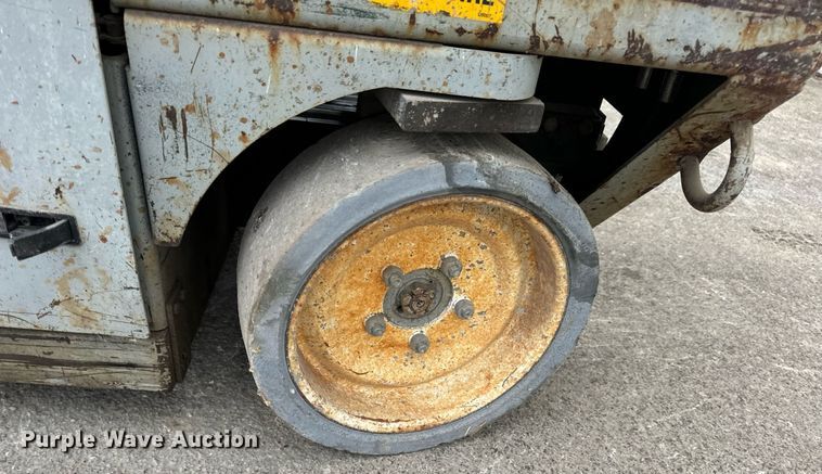 image for item EN5090 1997 Mayville 2033 scissor lift