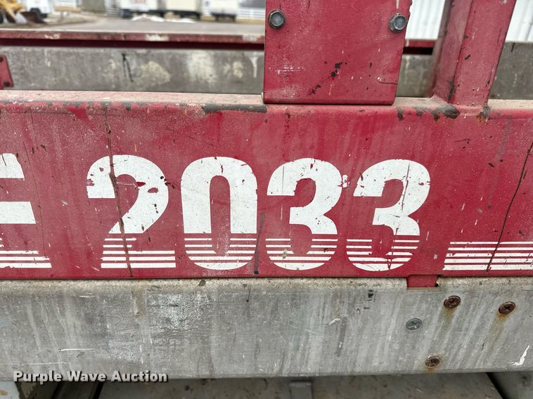 image for item EN5090 1997 Mayville 2033 scissor lift